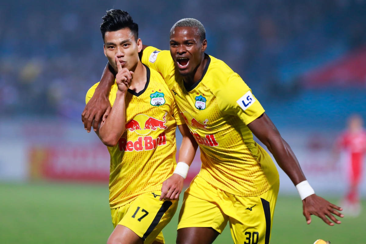 Viettel 0-3 Hoàng Anh Gia Lai: Công Phượng lập siêu phẩm