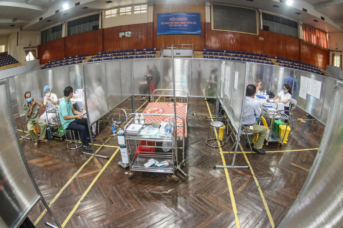 Tiêm vaccine tại địa bàn Quận Đống Đa. Ảnh: Quang Vinh