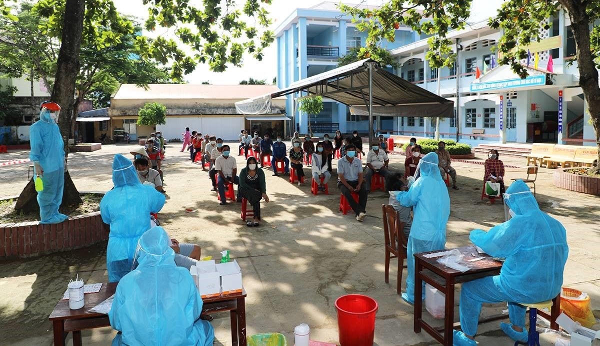 Bạc Liêu tăng cường xét nghiệm diện rộng để tìm F0 trong cộng đồng. Ảnh: Như Hiền