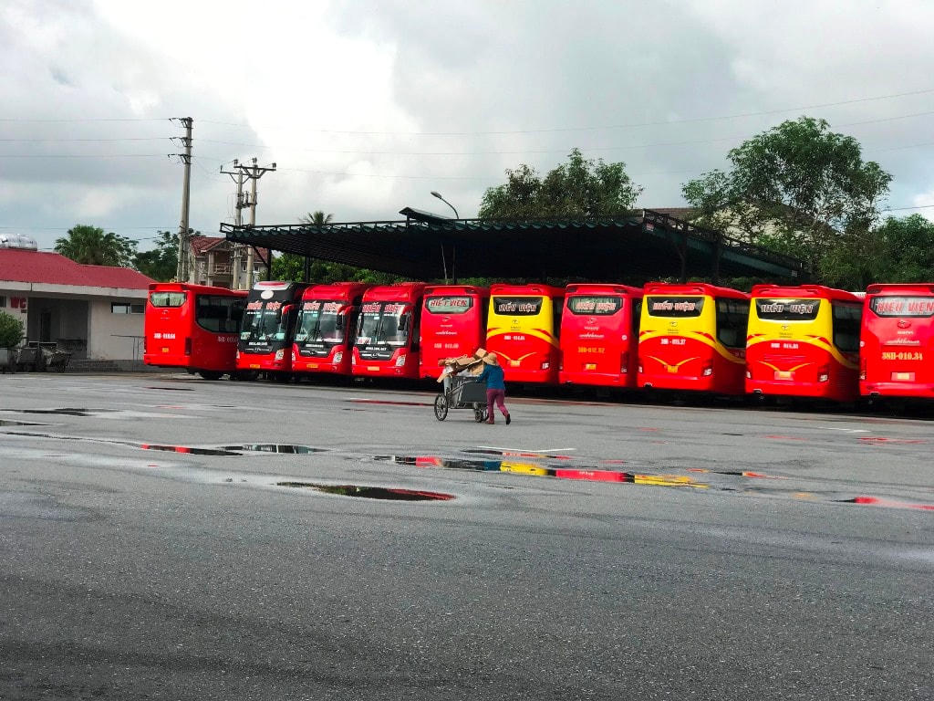 Những đoàn xe "đắp chiếu" tại Bến xe TP Hà Tĩnh.
