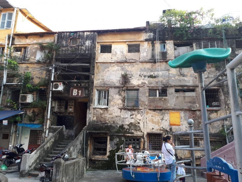 Nhiều chung cư cũ trên địa bàn Thủ đô xuống cấp nghiêm trọng. 