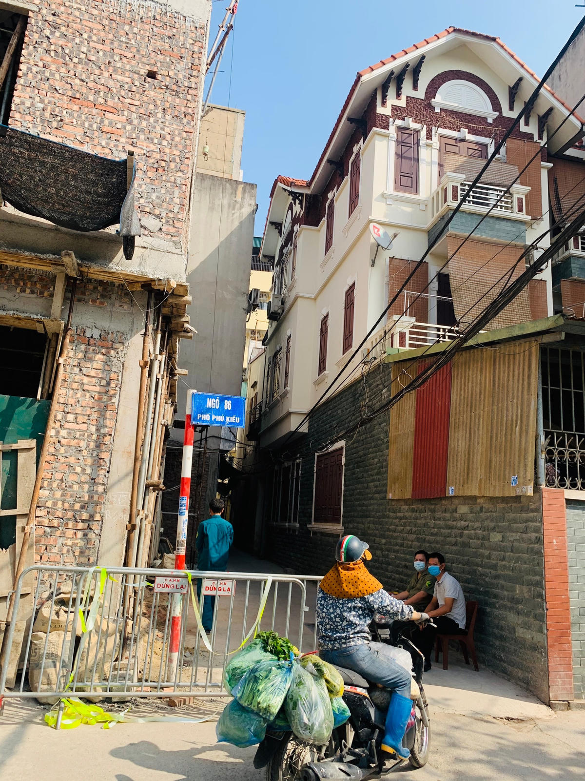 [ẢNH] Hà Nội: Cận cảnh khu vực có bệnh nhân Covid-19 tại Bắc Từ Liêm