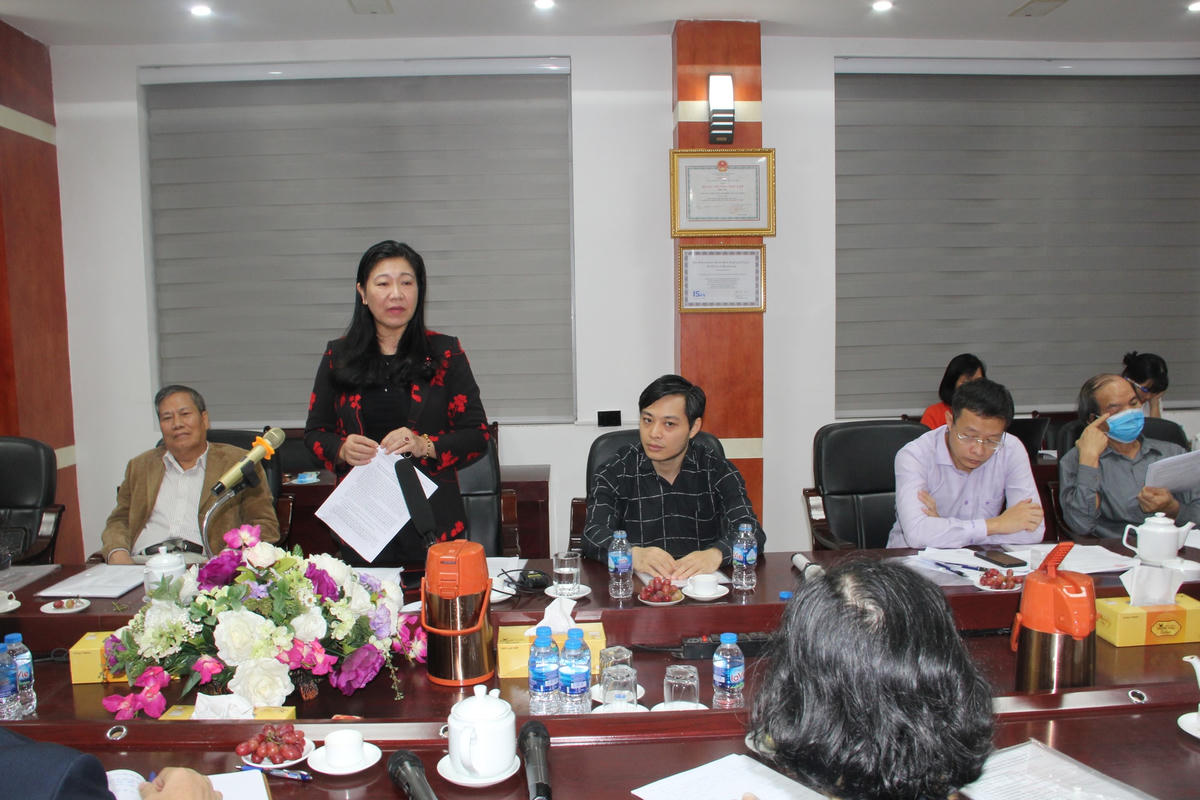 Bà Nguyễn Lan Hương, Chủ tịch Ủy ban MTTQ thành phố Hà Nội phát biểu tại buổi giám sát.