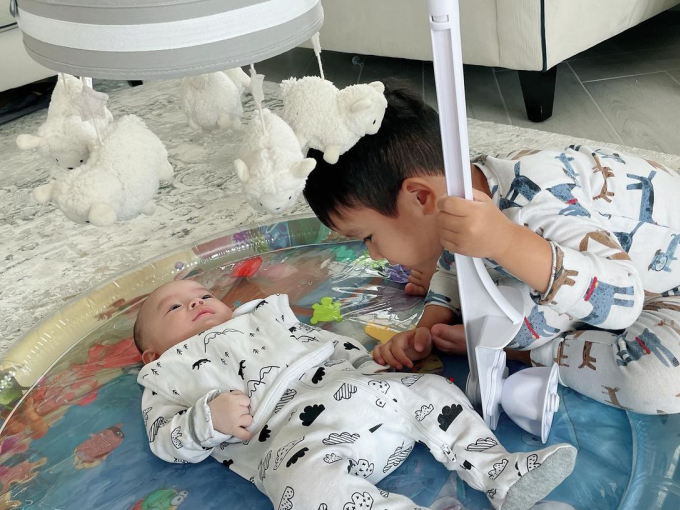 Phạm Hương bây giờ đã là bà mẹ 2 con. 