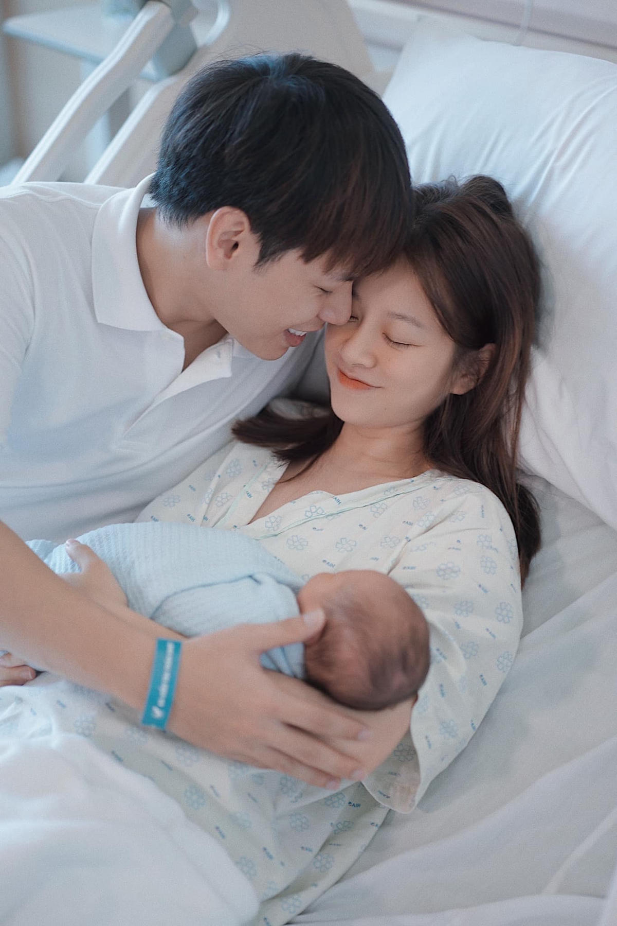 Loạt ảnh hạnh phúc của Jaykii và Mai Anh khiến nhiều người không khỏi thích thú. Ảnh: FBNV.
