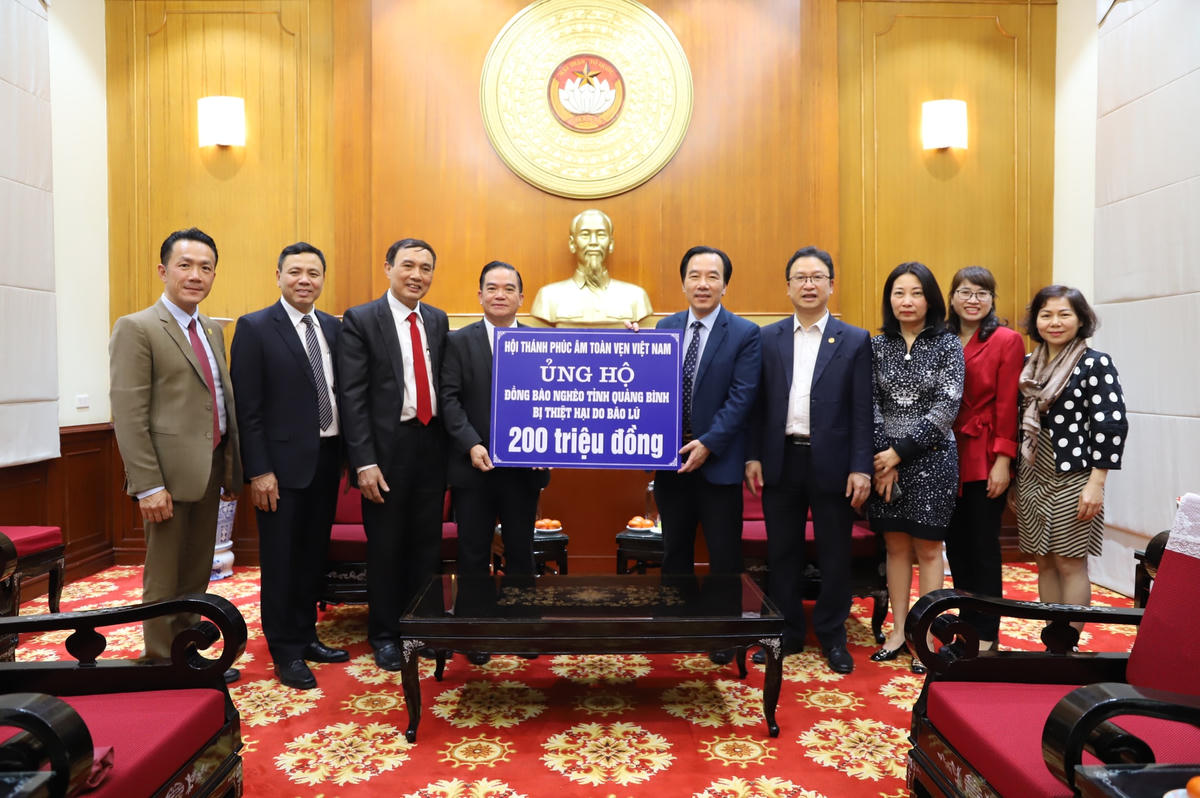 Phó Chủ tịch Ngô Sách Thực đã tiếp nhận ủng hộ từ Hội Thánh Phúc âm toàn vẹn Việt Nam.