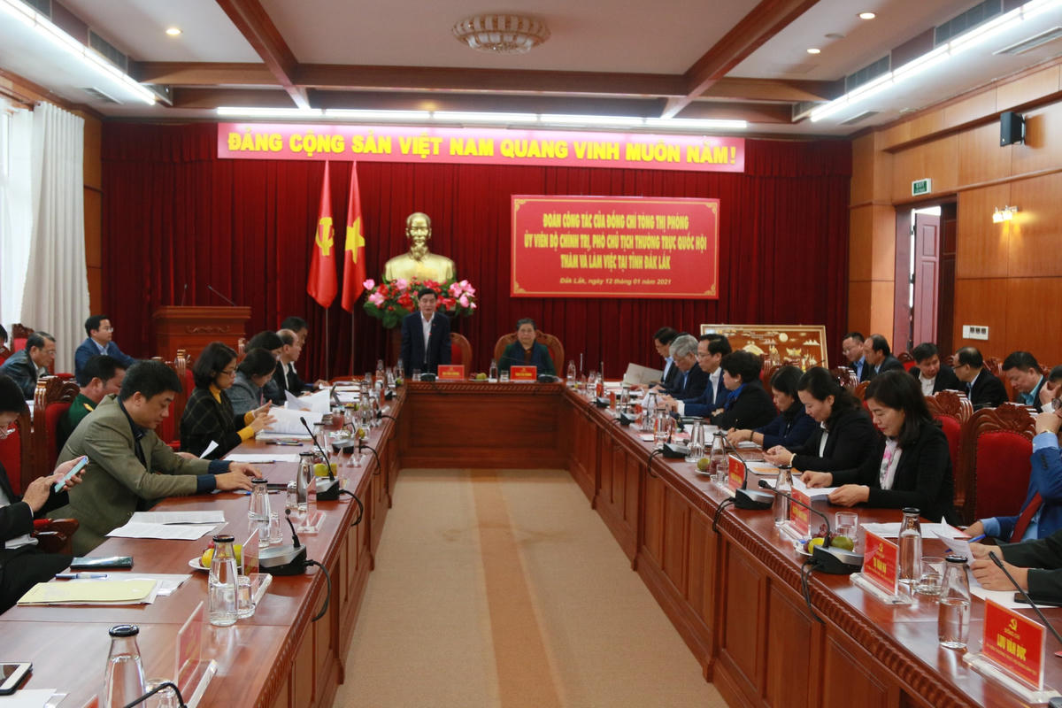 Quang cảnh buổi làm việc.
