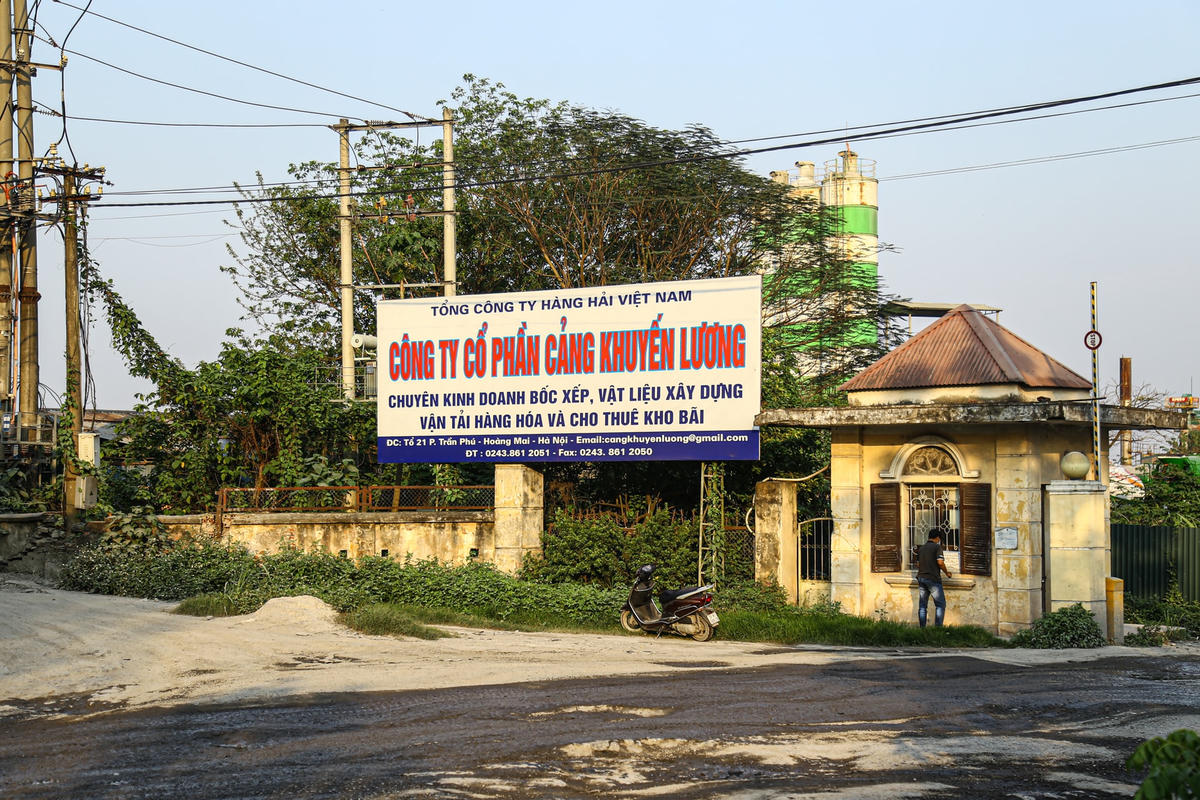 Còn tại Cảng Khuyến Lương nằm trên địa bàn huyện Thanh Trì, Hà Nội là một trong 2 cảng chính nằm trong Quy hoạch Phân khu đô thị sông Hồng vừa mới được UBND TP Hà Nội phê duyệt. 