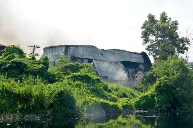 [ẢNH] Hiện trường vụ cháy kho hàng gia dụng rộng hơn 7.000 m2