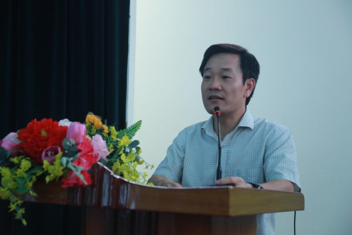 Ông Nguyễn Thủy, Phó Tổng Giám đốc Tổng Công ty Vận tải Hà Nội phát biểu tại khóa đào tạo nâng cao chất lượng dịch vụ cho lái xe và phụ xe 