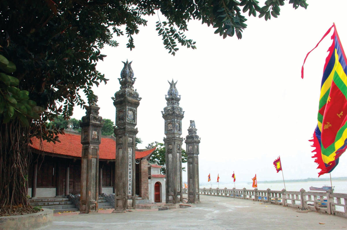 Tiền nghi môn đình Chèm (hay còn gọi là tam quan ngoài).  