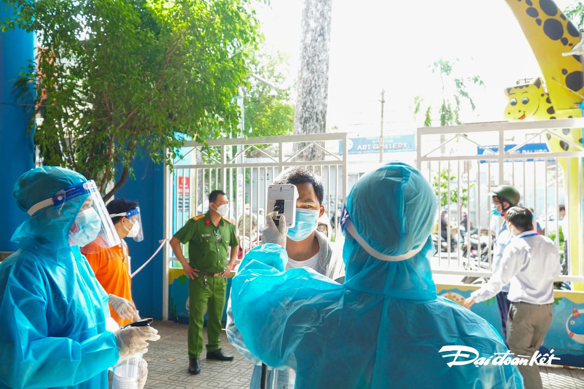 Tỉnh Bà Rịa - Vũng Tàu đã lên kế hoạch và dự kiến hết ngày 13/8 sẽ hoàn thành việc tiêm chủng theo lượng vaccine đã được phân bổ. Ảnh: Hữu Vinh.