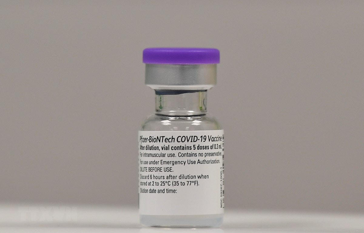 Vaccine phòng Covid -19 do 2 hãng dược phẩm Pfizer của Mỹ và BioNTech của Đức bào chế. Ảnh: AFP/TTXVN.  