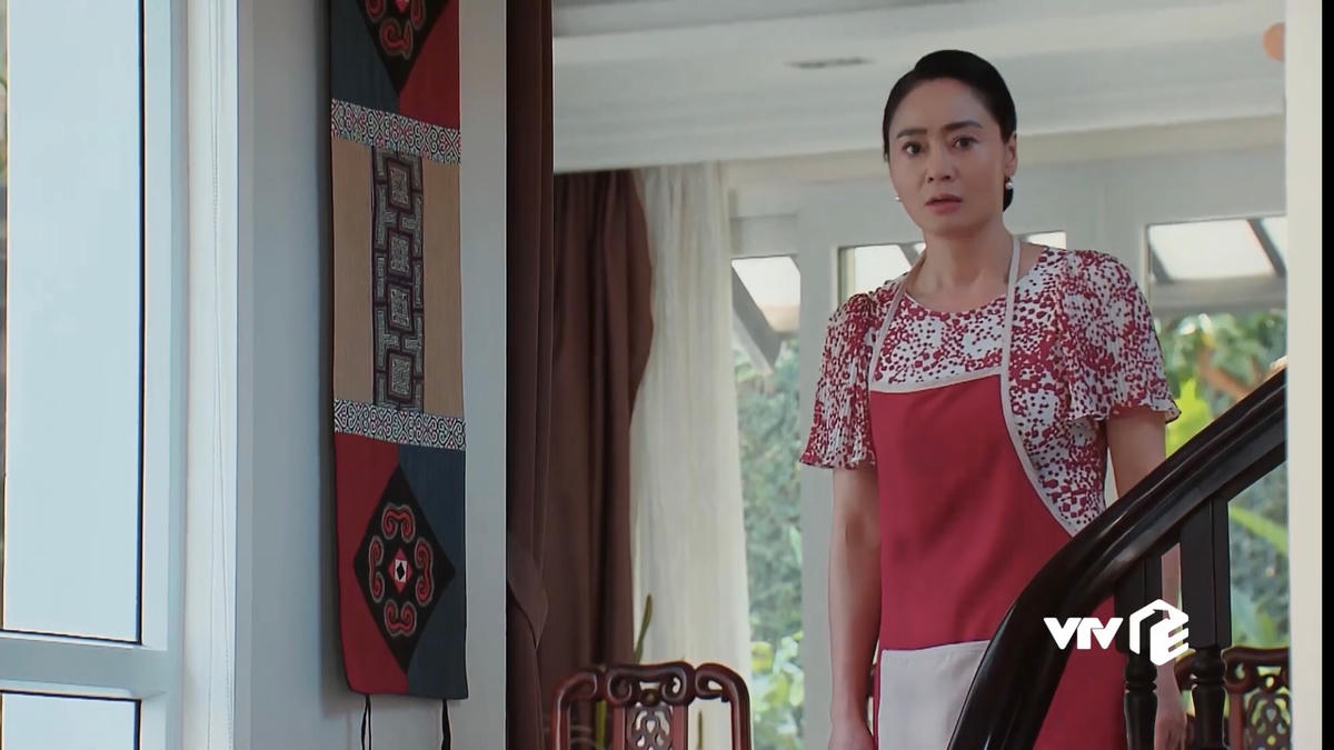 Bà Xuân sẽ làm gì khi nghe được câu chuyện của ông Khang và Long? Ảnh: CMH.
