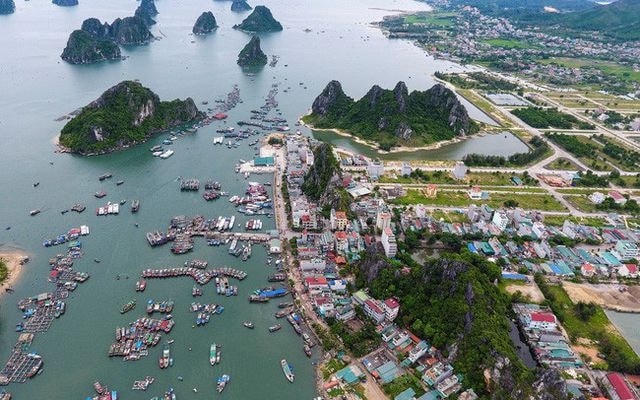 KKT Vân Đồn đã được Thủ tướng Chính phủ thành lập tại Quyết định số 120/2007/QĐ-TTg ngày 26/7/2007 và được phê duyệt quy hoạch chung đến năm 2020 và tầm nhìn đến năm 2030 vào tháng 8/2009. Ảnh: Báo Chính phủ.