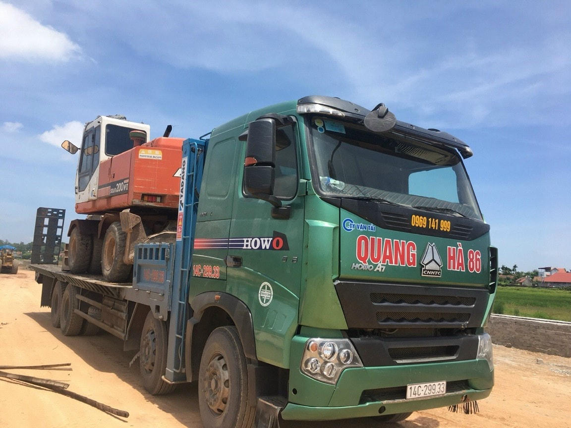 Phương tiện xe quá tải bị phát hiện làm rạn nứt một số đoạn đê và lái xe đã phải bồi thường phần hư hại do mình gây ra.