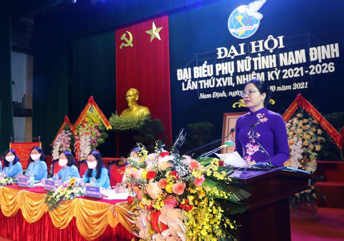 Chủ tịch Hội Liên hiệp Phụ nữ Việt Nam Hà Thị Nga phát biểu tại Đại hội.