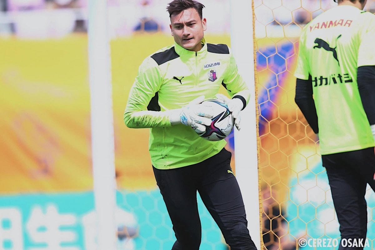 Đặng Văn Lâm gặp chấn thương trong buổi tập của đội Cerezo Osaka tại Nhật Bản.