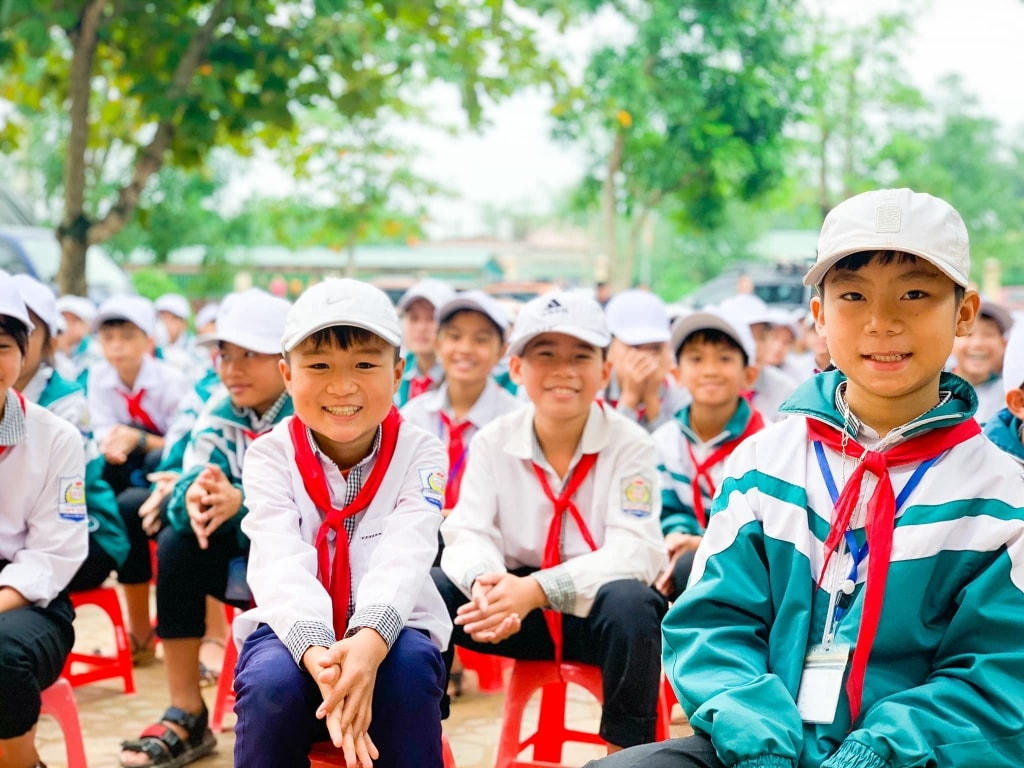 Nụ cười học sinh vùng lũ miền Trung. (Ảnh minh họa. Nguồn: Báo Tuổi trẻ Thủ đô).