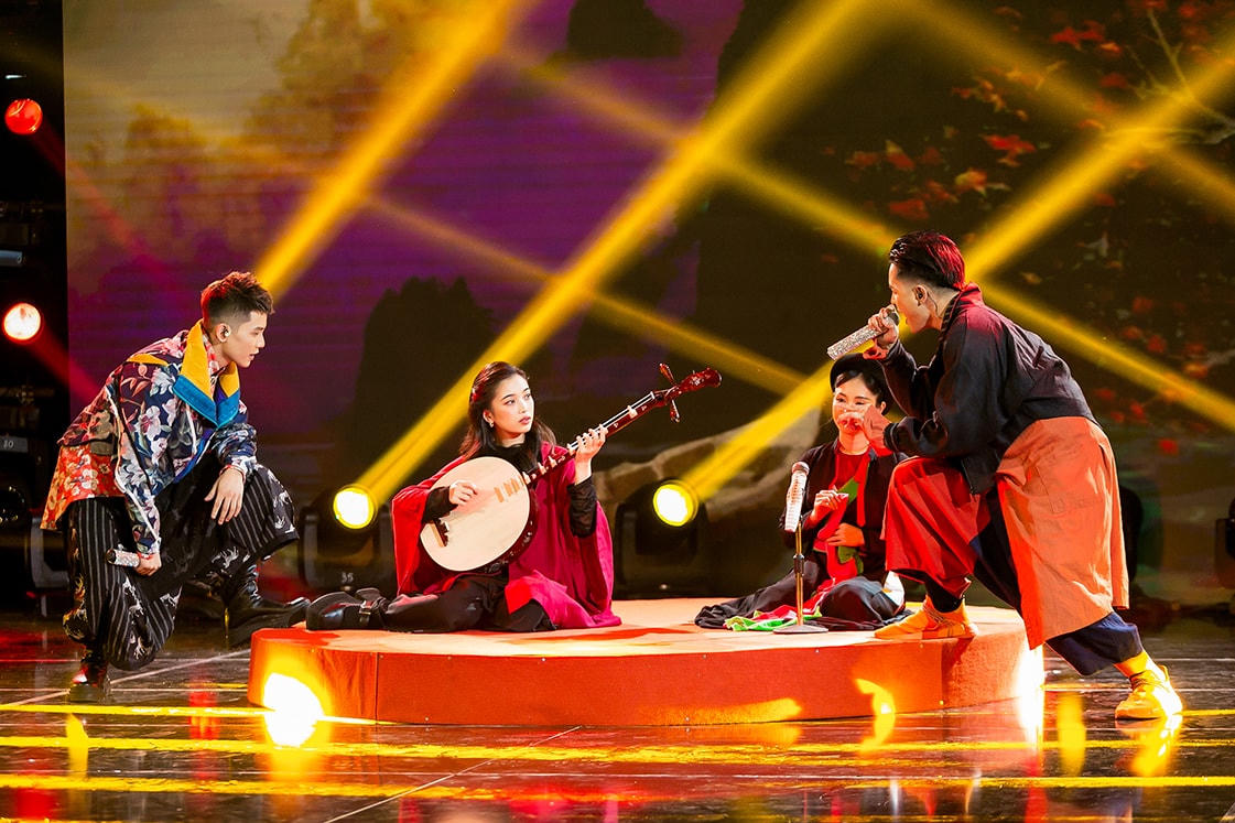 Quân A.P cùng Weeza có màn kết hợp độc đáo giữa quan họ Bắc Ninh và rap.  