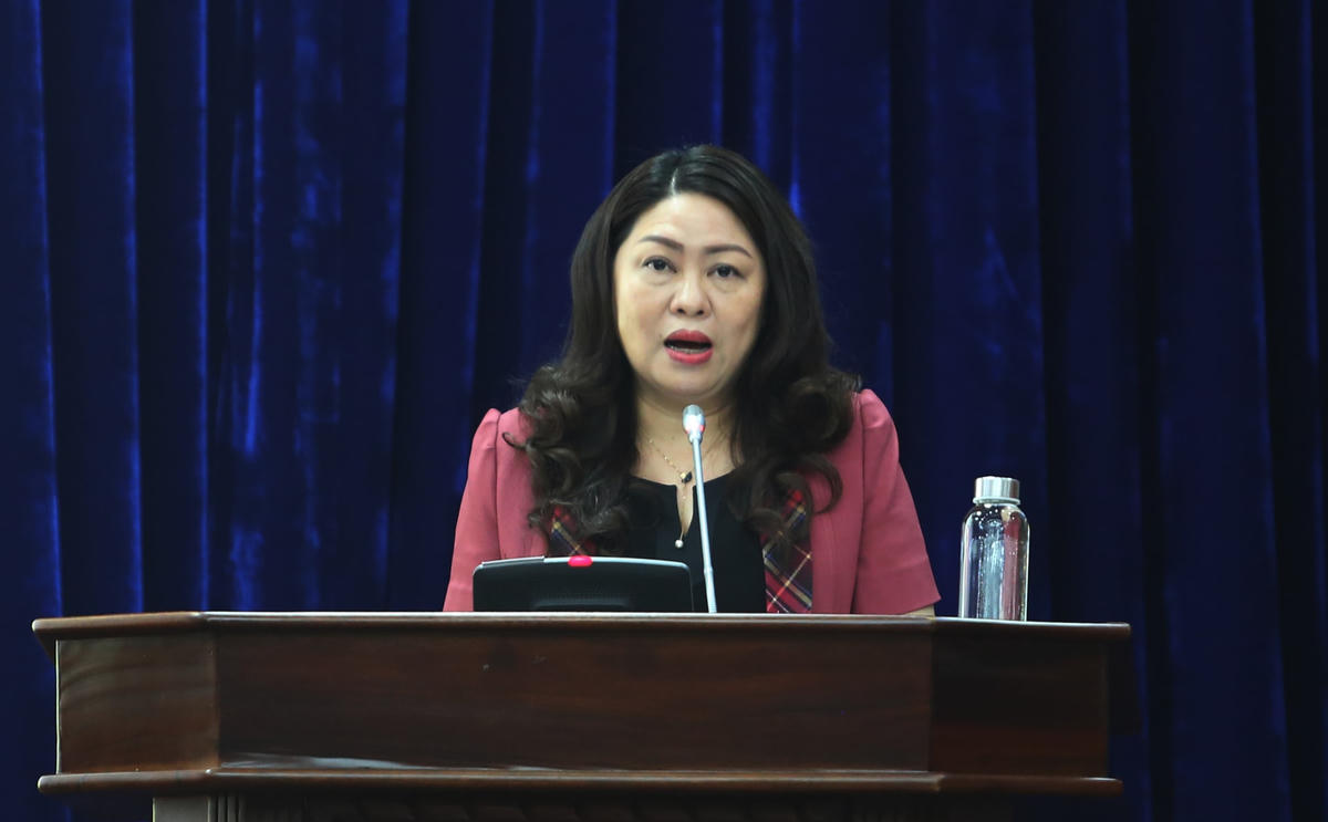 Nguyễn Thị Thu Lan, Trưởng ban Tuyên giáo Tỉnh ủy phát biểu tại buổi họp báo.