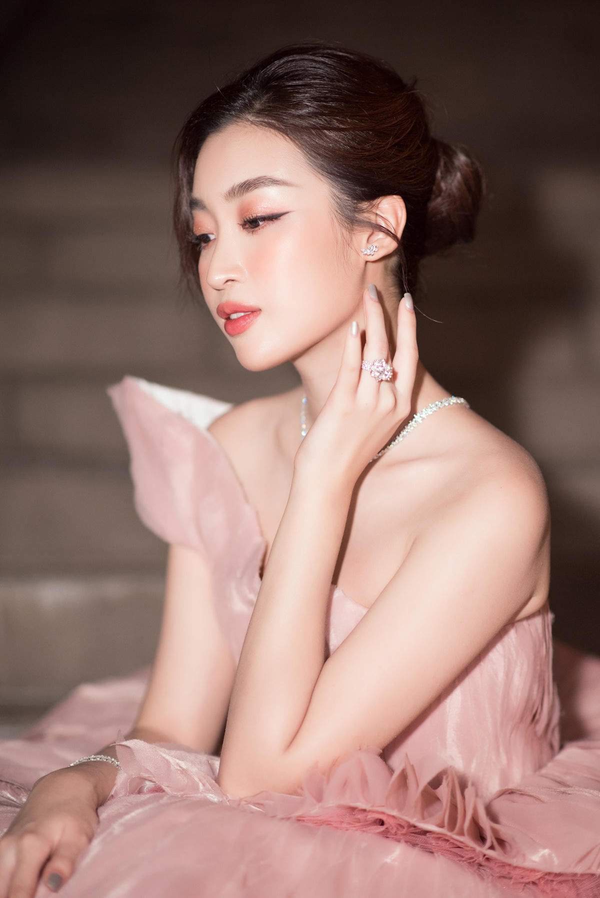 Đỗ Mỹ Linh cho biết đó chỉ là hành động đùa vui của hai chị em và không hề có mâu thuẫn như mọi người nghĩ.