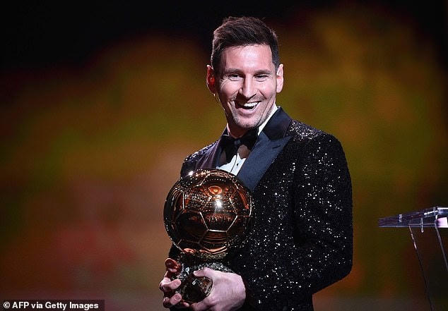 France Football đã không trao giải này vào năm ngoái. Đó là điều đáng tiếc bởi ở thời điểm ấy, Lewandowski đã được mọi thứ với Bayern Munich. Nhưng ngay cả khi tính trong năm 2021, chân sút người Ba Lan cũng xuất sắc hơn phần còn lại.