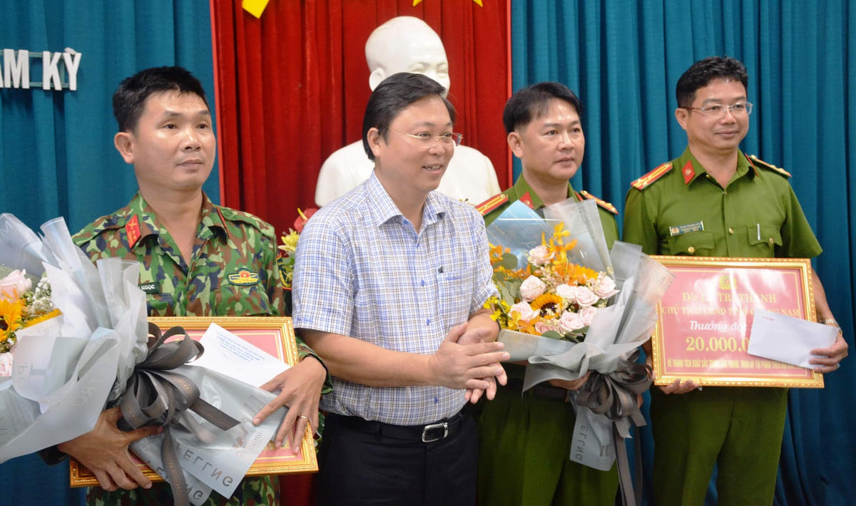 Lãnh đạo tỉnh thưởng nóng Công an Tam Kỳ trong vụ bắt đối tượng Triệu Quân Sự.