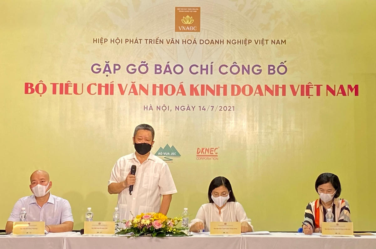 Toàn cảnh buổi họp báo.