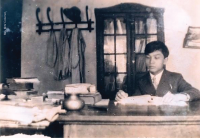 Thầy giáo Võ Nguyên Giáp dạy tại trường Tư thục Thăng Long, Hà Nội, năm 1939.