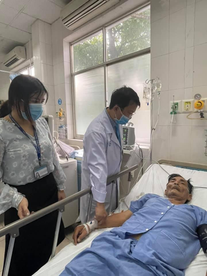 Diễn viên Thương Tín ở bệnh viện.