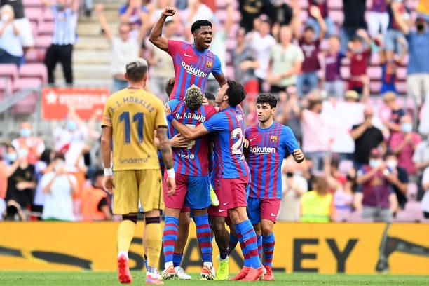 Thầy trò HLV Koeman thoát chuỗi trận toàn hòa và thua.