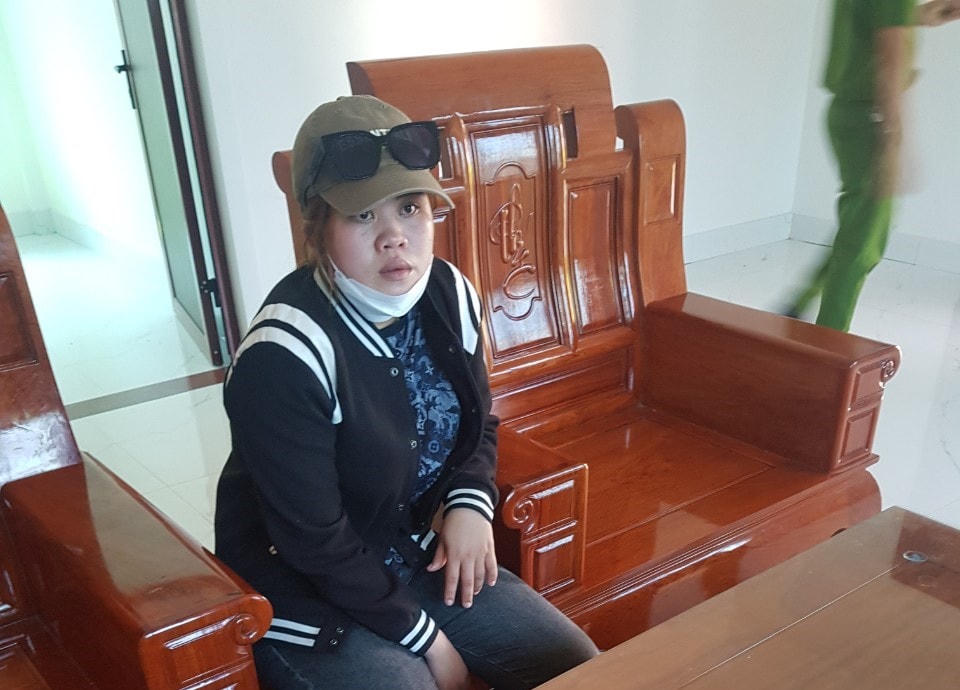 Công an tạm giữ Nguyễn Thị Huyền để điều tra làm rõ.