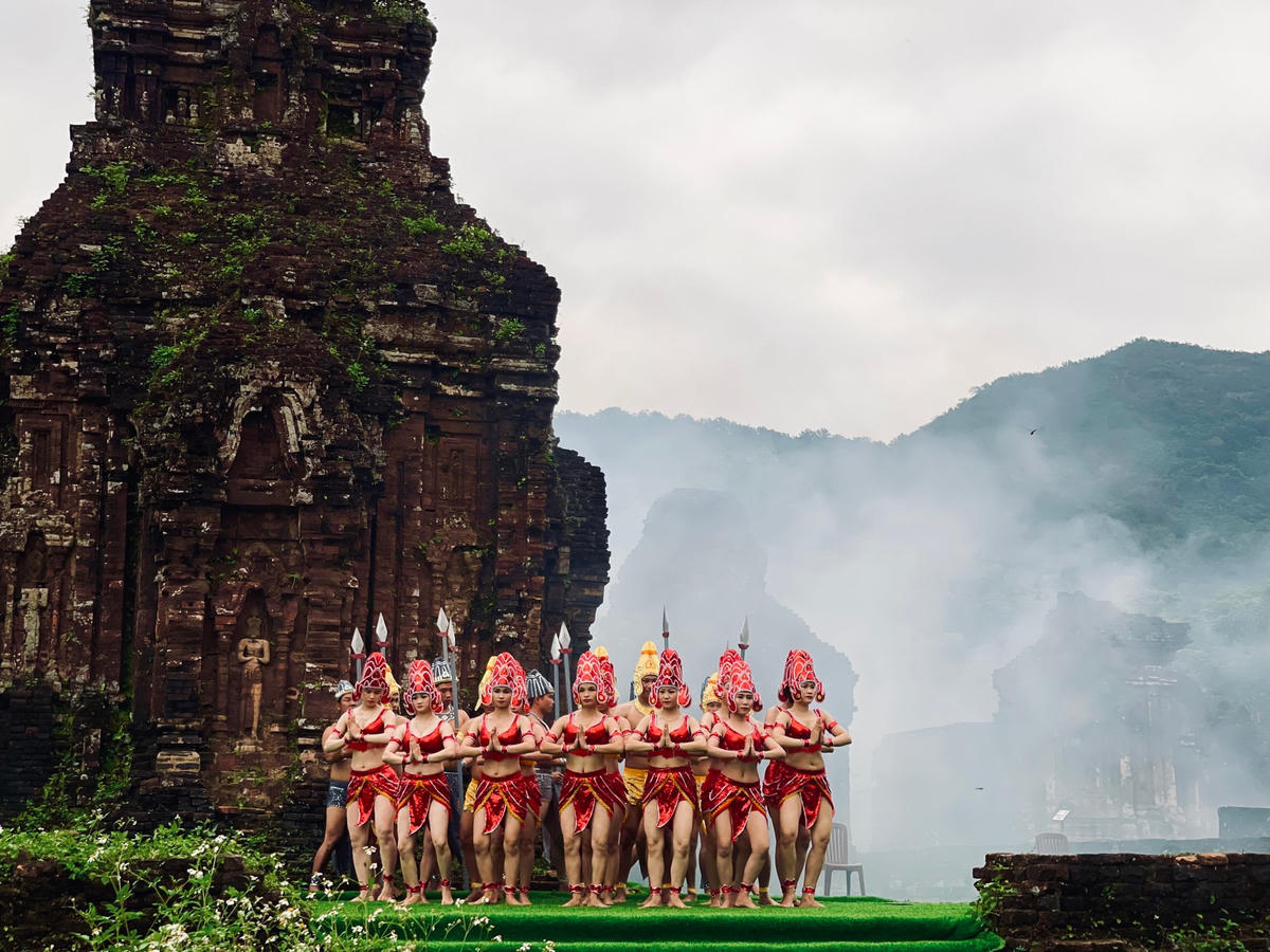 Khu đền tháp Mỹ Sơn cũng là điểm đến rất hấp dẫn.