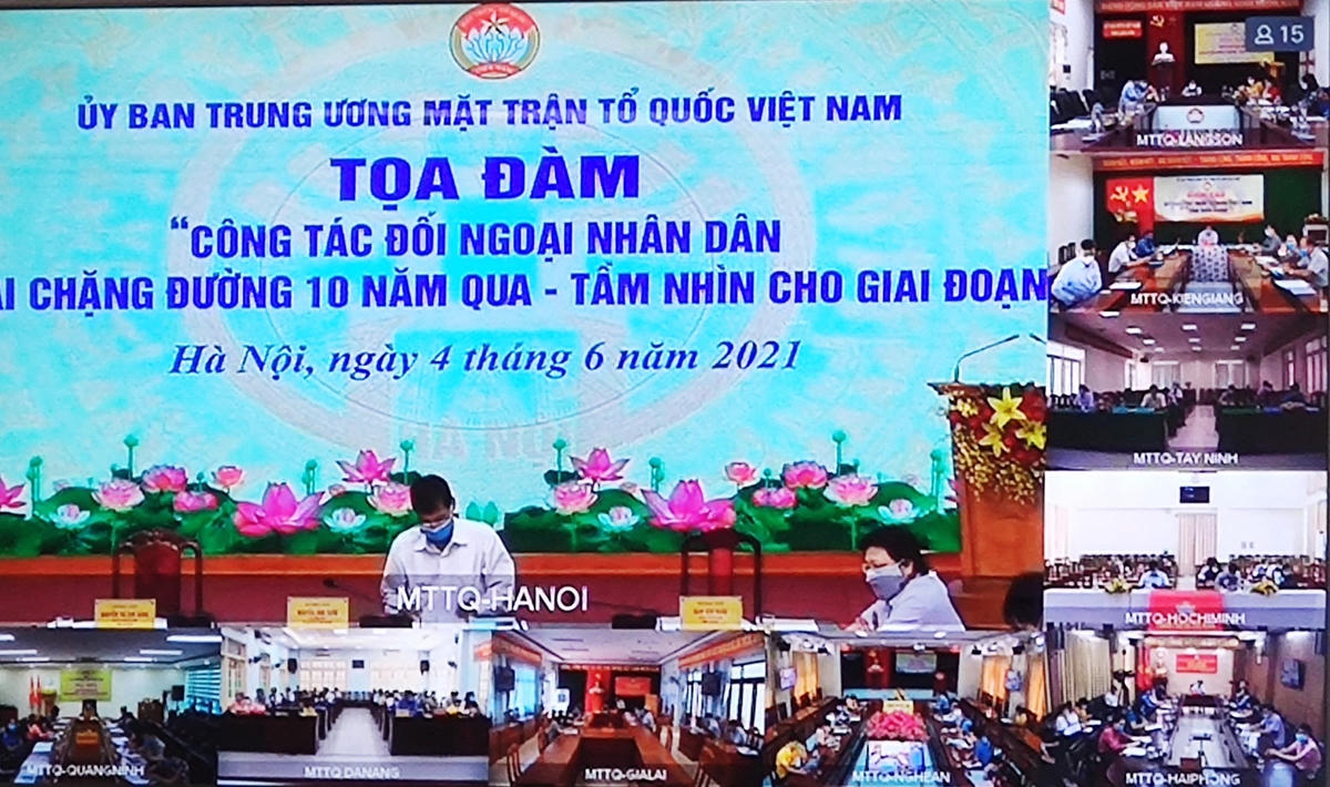  Quang cảnh tại các điểm cầu trực tuyến.