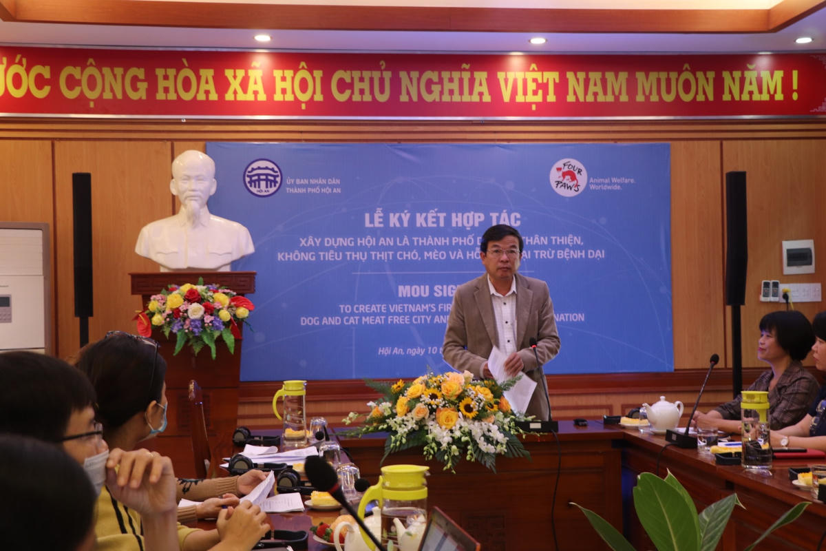 Quang cảnh buổi ký kết với tổ chức FOUR PAWS về nói không với sử dụng thịt chó, mèo.