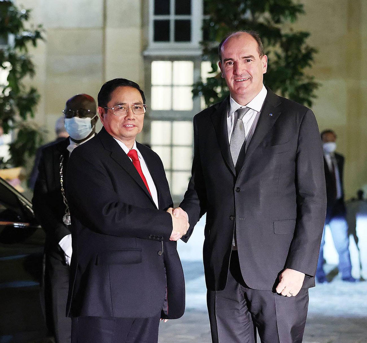 Thủ tướng Jean Castex chào mừng Thủ tướng Phạm Minh Chính thăm chính thức Cộng hòa Pháp. Ảnh: VGP.
