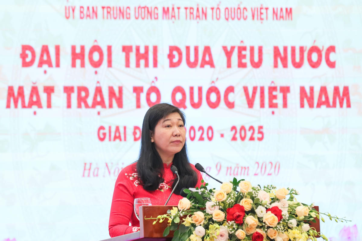 Bà Nguyễn Lan Hương, Chủ tịch Ủy ban MTTQ Việt Nam thành phố Hà Nội phát biểu.