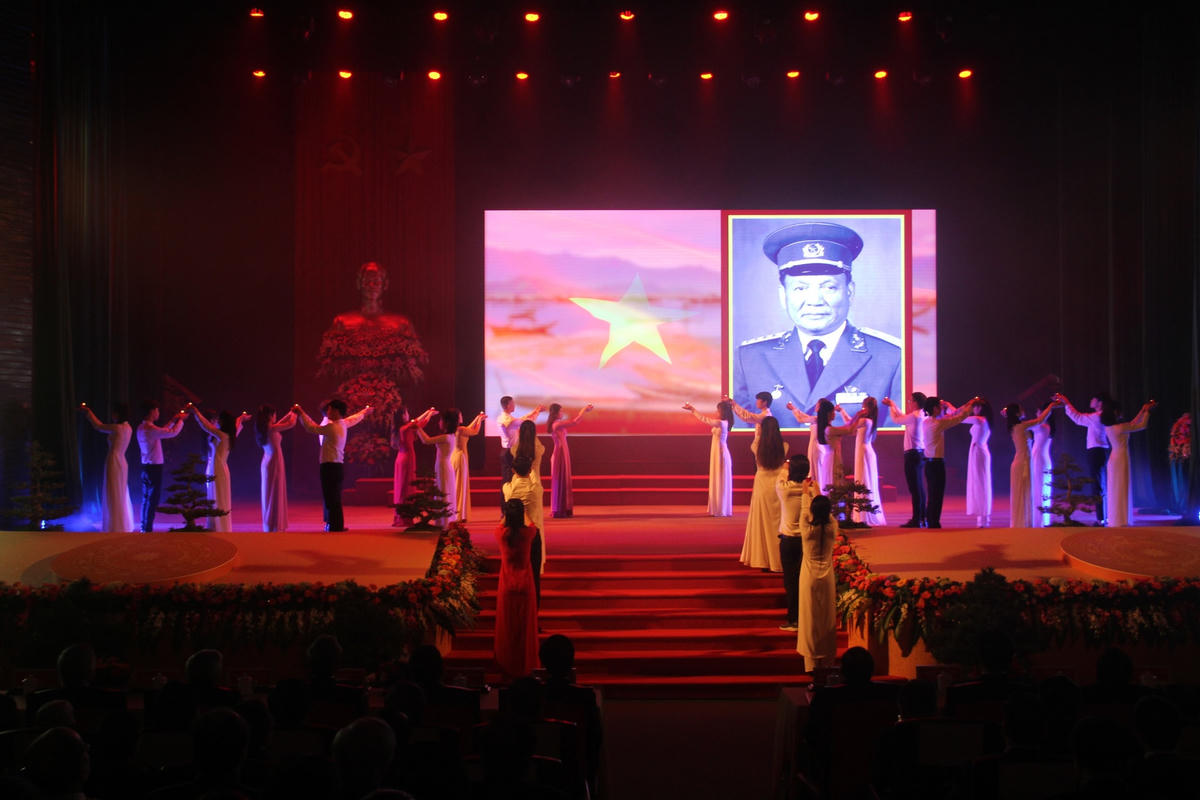 Không gian trang trọng tại Lễ kỷ niệm 100 năm Ngày sinh nguyên Chủ tịch nước, Đại tướng Lê Đức Anh.