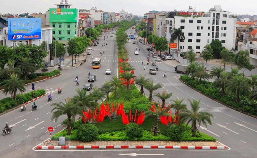 [ẢNH] Hà Nội trang hoàng rực rỡ cờ hoa chào mừng 75 năm Quốc khánh 2-9