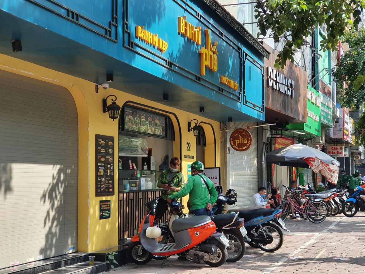 Và đội ngũ xe ôm công nghệ hoạt động.