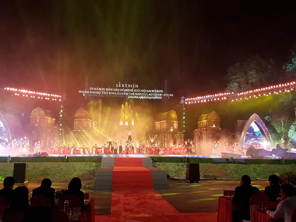Tiết mục văn nghệ tại lễ kỷ niệm 20 năm Khu đền tháp Mỹ Sơn.