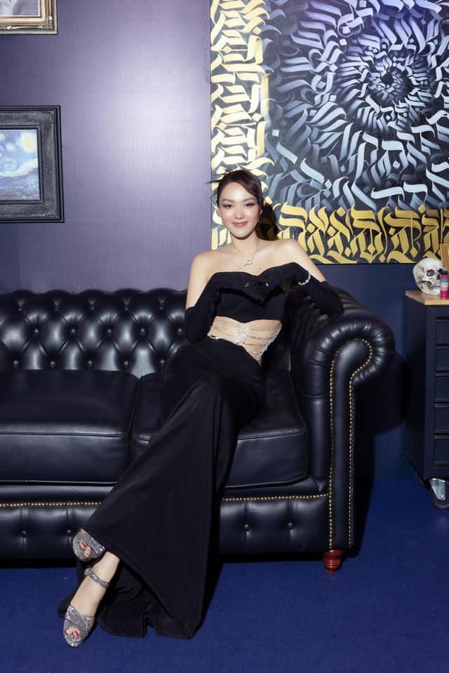 Minh Hằng lột xác hoàn toàn trong dự án mới. 