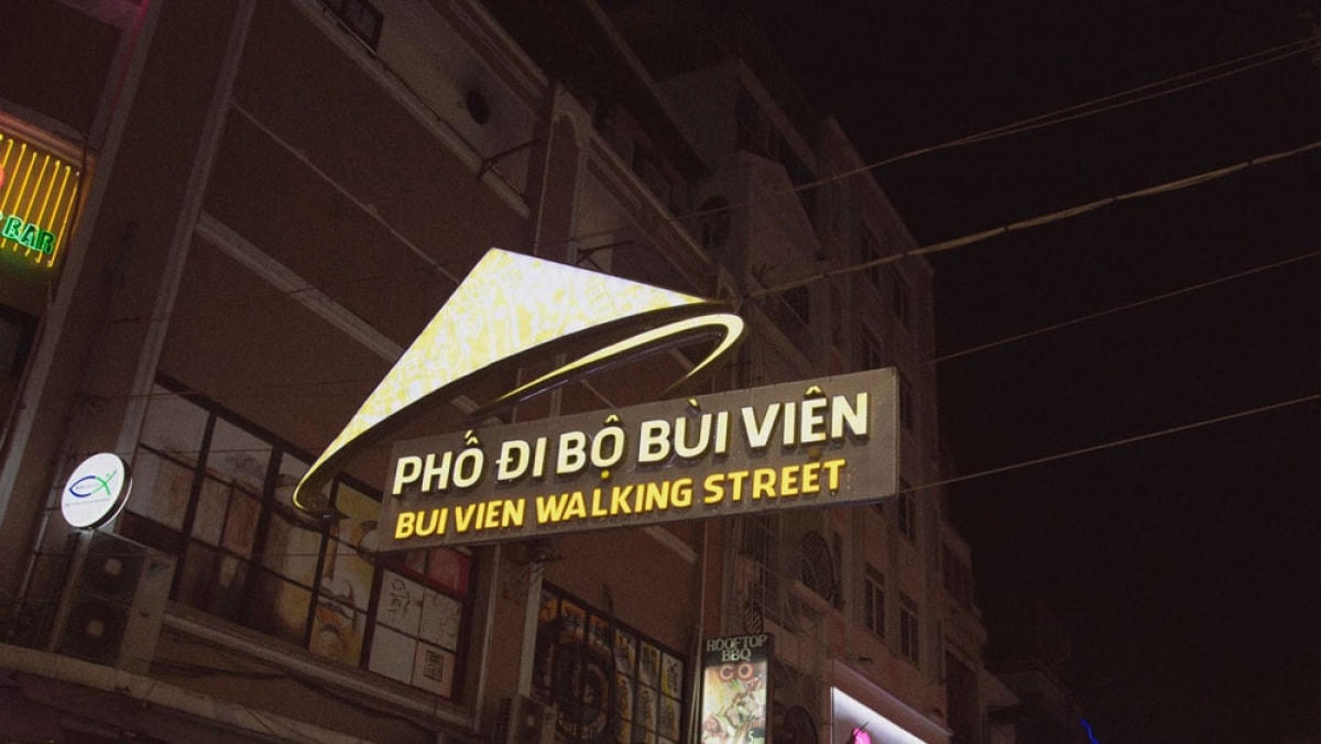 Phố đi bộ Bùi Viện (phường Phạm Ngũ Lão, Quận 1) là nơi tập trung nhiều quán bar về đêm.