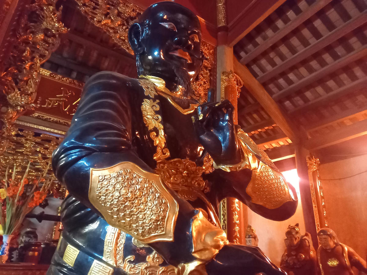 Pho tượng đồng Huyền Thiên Trấn Vũ được công nhận là Bảo vật quốc gia ngày 25/12/2015.