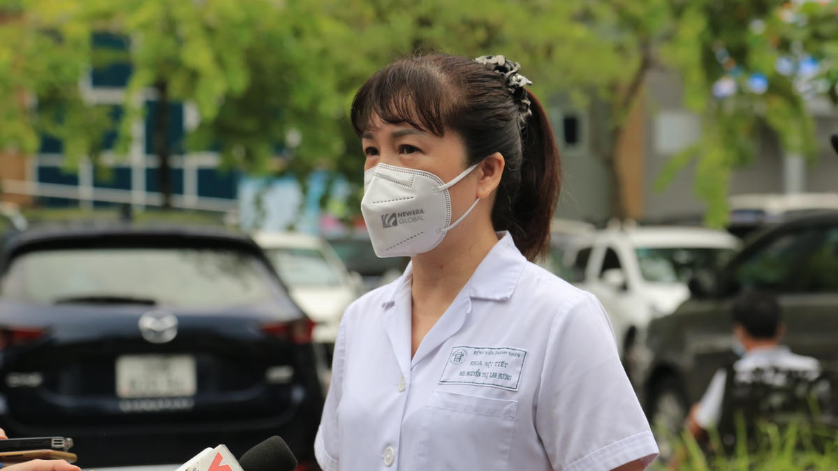 Theo BS Nguyễn Thị Lan Hương, Phó giám đốc BV Thanh Nhàn: "Đây là ca mắc Covid-19 nặng đầu tiên điều trị bằng kỹ thuật ECMO tại BV Thanh Nhàn. Bệnh nhân trải qua 50 ngày chiến đấu với bệnh Covid-19, nhờ những kỹ thuật khó và phức tạp như thở máy, lọc máu, ECMO… bệnh nhân đã chiến thắng bệnh tật".
