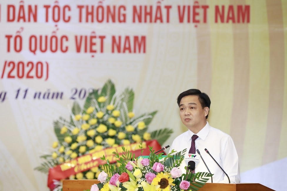 Ông Nguyễn Hưng Vượng, Trưởng ban Dân vận Tỉnh ủy, Chủ tịch Ủy ban MTTQ tỉnh Tuyên Quang đọc diễn văn ôn lại lịch sử vẻ vang 90 năm MTTQ Việt Nam.
