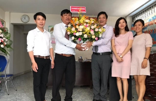 Ủy ban MTTQ Việt Nam tỉnh Khánh Hòa thăm, chúc mừng cán bộ, phóng viên, biên tập viên Văn phòng Báo Đại Đoàn Kết tại TP Nha Trang.