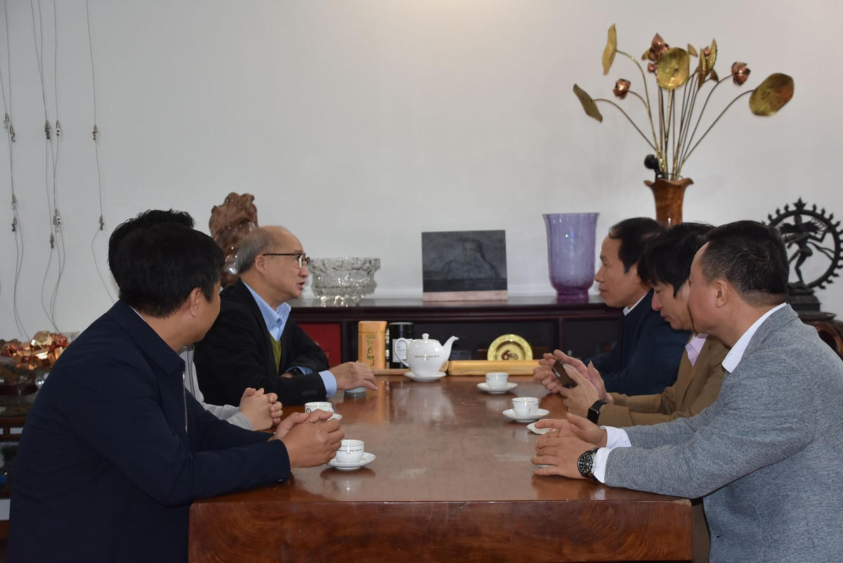 Phó Chủ tịch - Tổng Thư ký Lê Tiến Châu thăm hỏi gia đình cố Thủ tướng Phạm Văn Đồng.