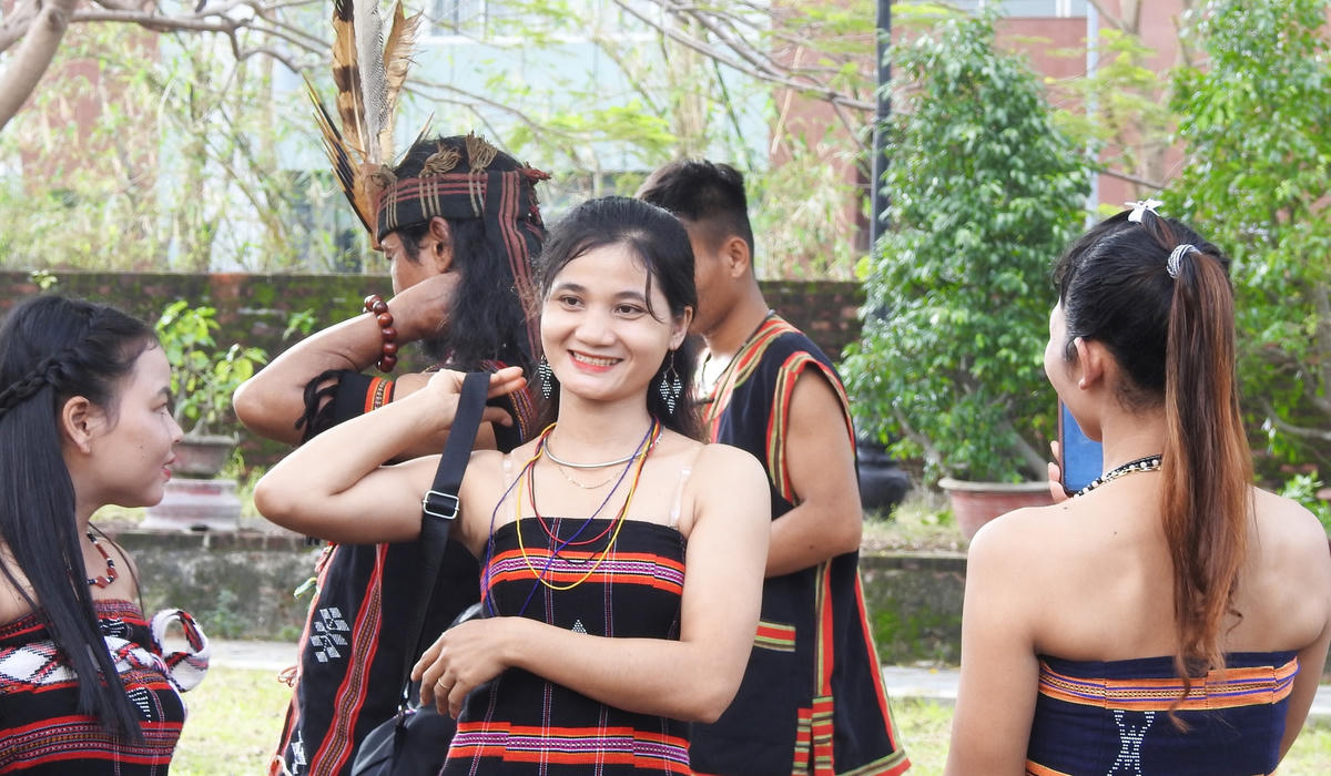 Thiếu nữ Cơ Tu tại Ngày hội. Ảnh Thanh Tùng.